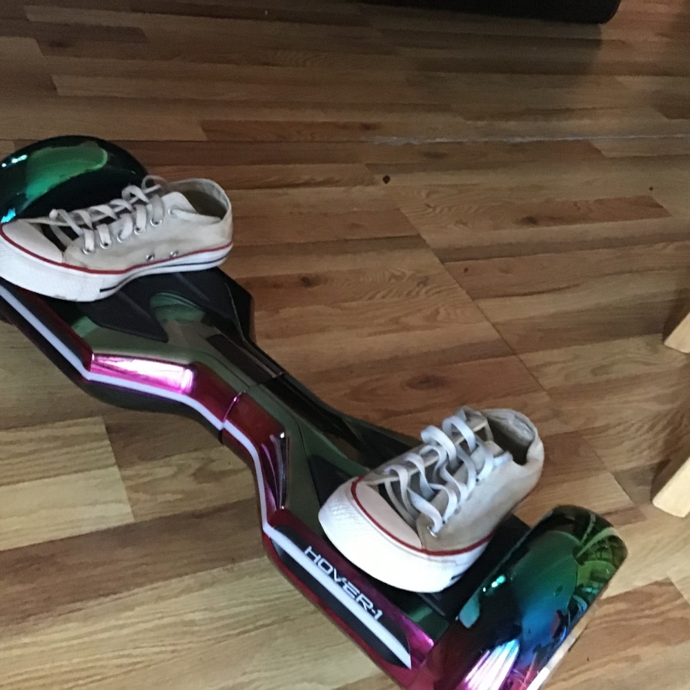 Converse - Picture 2 of 3